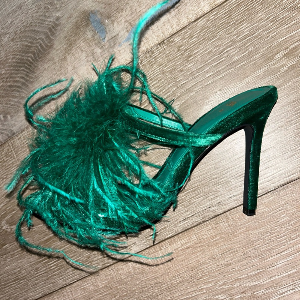 NEW Zara Green Feather Heel